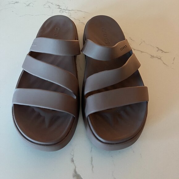 Crocs New style Getaway brown women’s size 10 - Picture 1 of 3